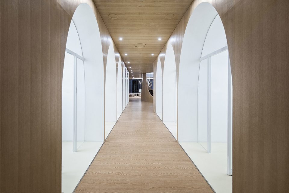 兒童藝術(shù)教育機(jī)構(gòu)走廊裝修實(shí)景圖 兒童藝術(shù)教育機(jī)構(gòu)走廊裝修實(shí)景圖