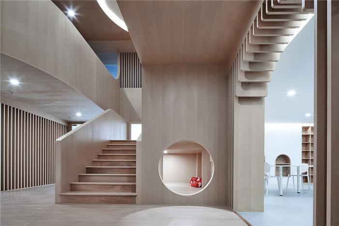 原木色教育培訓(xùn)中心裝修設(shè)計圖片 原木色教育培訓(xùn)中心裝修設(shè)計圖片