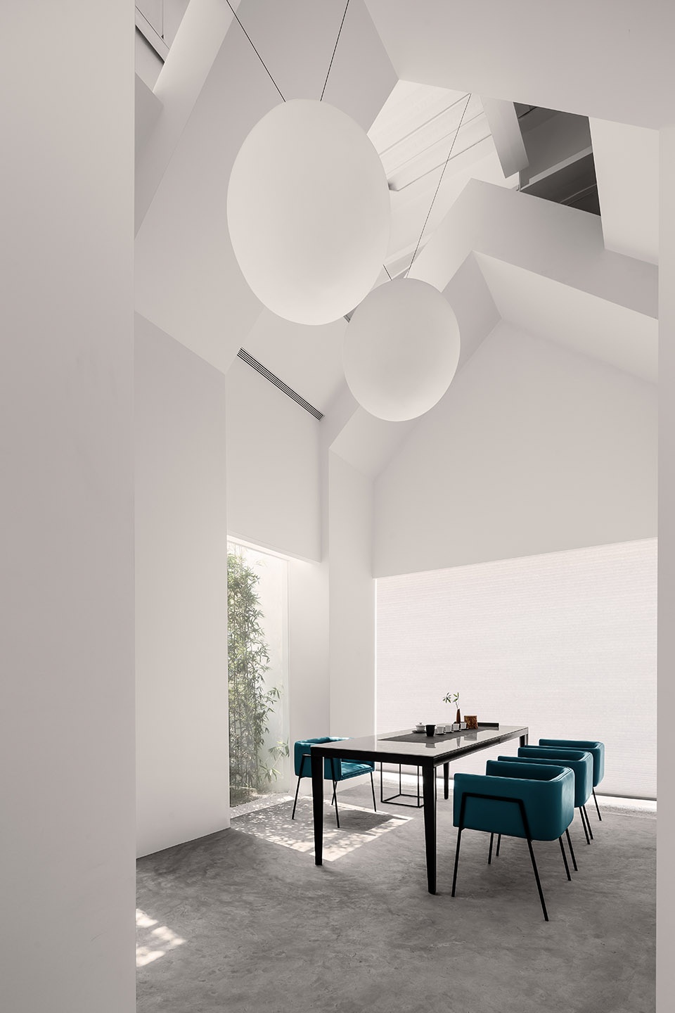 鄭州宏鈺堂辦公裝修公司推薦黑白灰極致美感辦公設(shè)計方案 鄭州宏鈺堂辦公裝修公司推薦黑白灰極致美感辦公設(shè)計方案