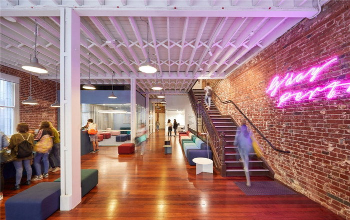 時尚工業(yè)風(fēng)語言培訓(xùn)中心裝修設(shè)計方案