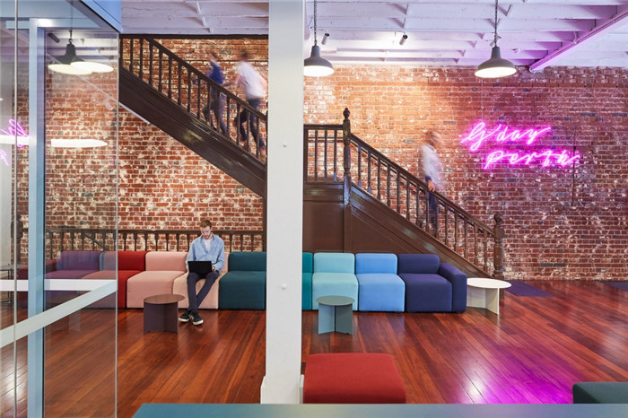 國外創(chuàng)意語言培訓(xùn)中心裝修設(shè)計方案