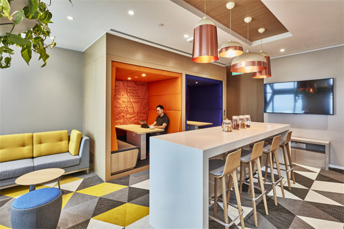 色彩繽紛的律師事務(wù)所茶水區(qū)裝修設(shè)計(jì)方案 色彩繽紛的律師事務(wù)所茶水區(qū)裝修設(shè)計(jì)方案