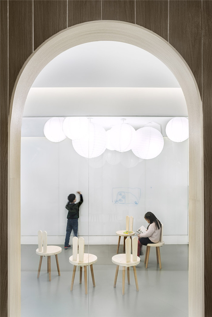 打破傳統(tǒng)的時(shí)尚英語(yǔ)教育培訓(xùn)機(jī)構(gòu)裝修設(shè)計(jì)方案 打破傳統(tǒng)的時(shí)尚英語(yǔ)教育培訓(xùn)機(jī)構(gòu)裝修設(shè)計(jì)方案