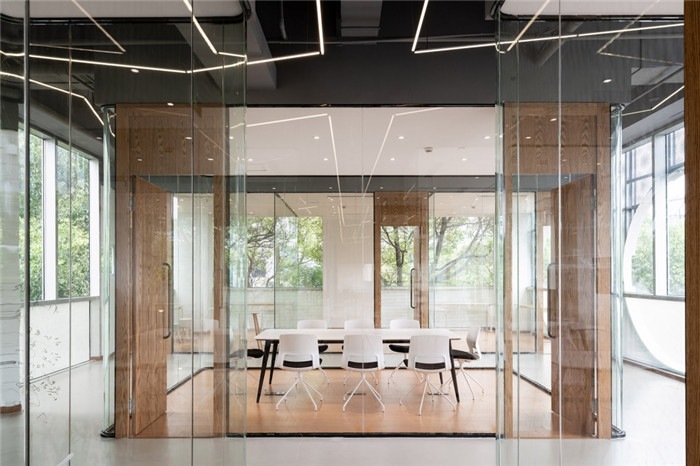 明亮通透的編程教育培訓(xùn)中心裝修實(shí)景圖