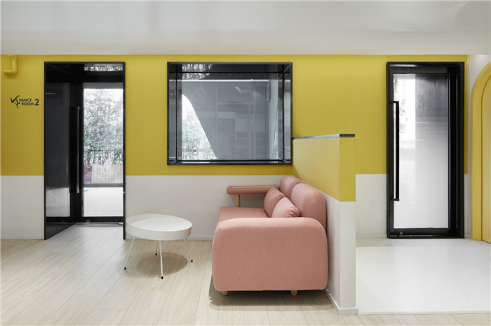 別具一格的BodyLab專業(yè)舞蹈教育機(jī)構(gòu)裝修設(shè)計(jì)案例 別具一格的BodyLab專業(yè)舞蹈教育機(jī)構(gòu)裝修設(shè)計(jì)案例