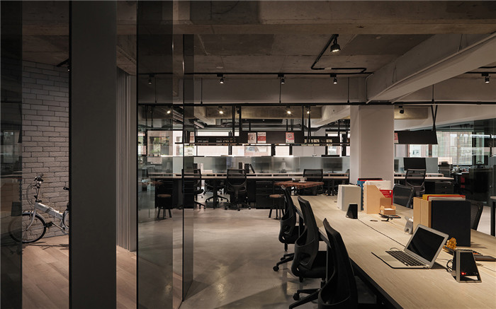 鄭州現(xiàn)代簡約風網(wǎng)絡公司辦公室裝修