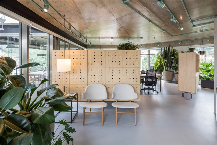 城市叢林主題工業(yè)風(fēng)綠色環(huán)保辦公室裝修設(shè)計案例 城市叢林主題工業(yè)風(fēng)綠色環(huán)保辦公室裝修設(shè)計案例