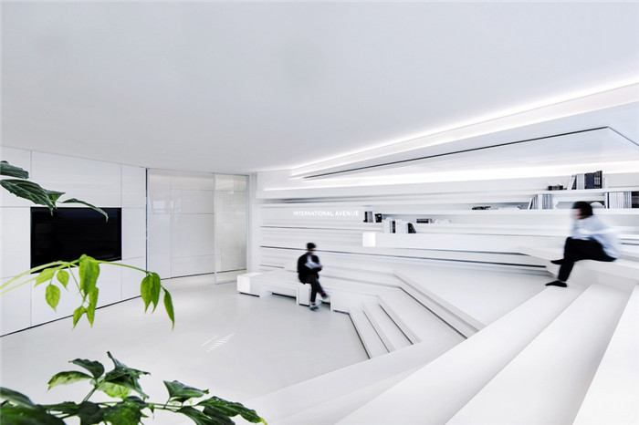 未來(lái)科技感十足的電子IT公司辦公室裝修設(shè)計(jì)實(shí)景圖 未來(lái)科技感十足的電子IT公司辦公室裝修設(shè)計(jì)實(shí)景圖