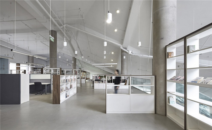 開放式多元化實(shí)力文化傳媒集團(tuán)辦公樓設(shè)計(jì)裝修實(shí)景圖 開放式多元化實(shí)力文化傳媒集團(tuán)辦公樓設(shè)計(jì)裝修實(shí)景圖