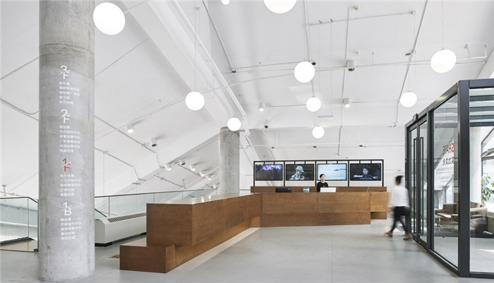 開放式多元化實(shí)力文化傳媒集團(tuán)辦公樓設(shè)計(jì)裝修實(shí)景圖 開放式多元化實(shí)力文化傳媒集團(tuán)辦公樓設(shè)計(jì)裝修實(shí)景圖