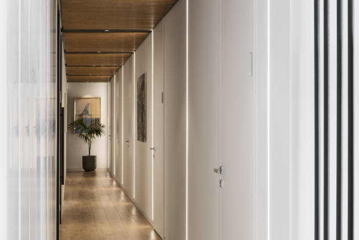 律師事務(wù)所長(zhǎng)走廊裝修設(shè)計(jì)實(shí)景圖 律師事務(wù)所長(zhǎng)走廊裝修設(shè)計(jì)實(shí)景圖