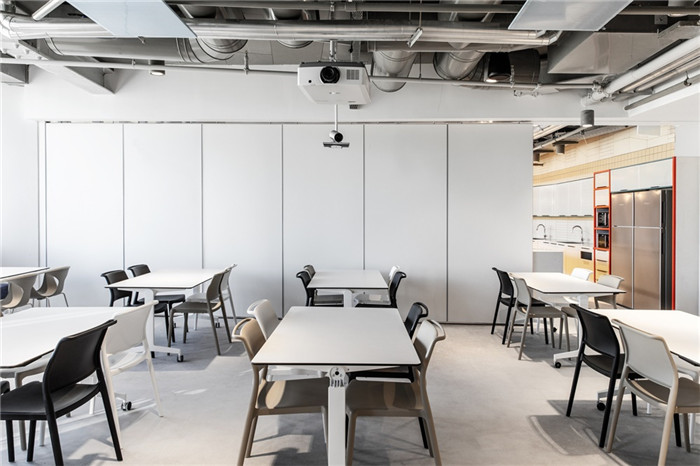 3500平現(xiàn)代簡約時尚風全球高科技公司辦公室裝修實景圖 3500平現(xiàn)代簡約時尚風全球高科技公司辦公室裝修實景圖