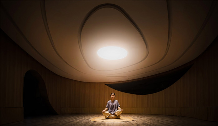 辦公、禪修、活動為一體的多元化商業(yè)空間裝修案例