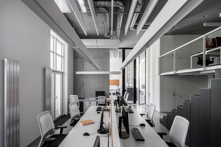 烏克蘭極簡黑白灰辦公室裝修設(shè)計案例賞析