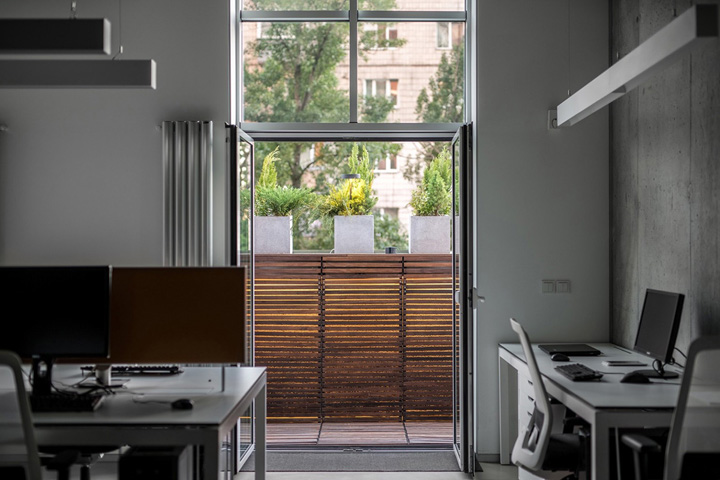 烏克蘭極簡黑白灰辦公室裝修設(shè)計案例賞析