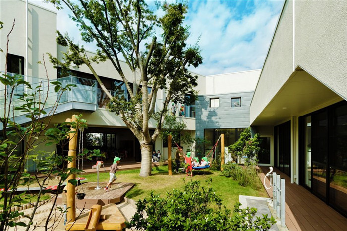 靈動自然的幼兒園中庭裝修設(shè)計效果圖 靈動自然的幼兒園中庭裝修設(shè)計效果圖