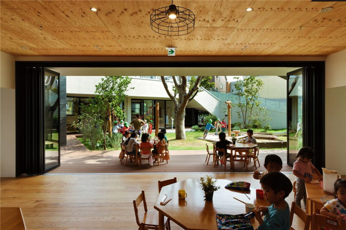 靈動自然的幼兒園餐廳裝修設(shè)計效果圖 靈動自然的幼兒園餐廳裝修設(shè)計效果圖