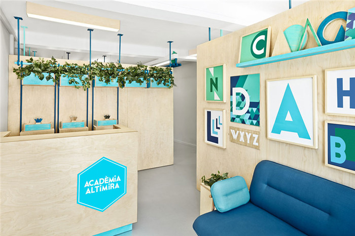 國外英語培訓(xùn)機(jī)構(gòu)前臺裝修設(shè)計 國外英語培訓(xùn)機(jī)構(gòu)前臺裝修設(shè)計