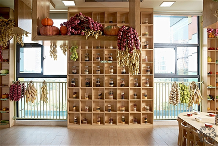 以蛋殼為主題的創(chuàng)意幼兒園蔬果區(qū)裝修設(shè)計(jì)案例賞析 以蛋殼為主題的創(chuàng)意幼兒園蔬果區(qū)裝修設(shè)計(jì)案例賞析