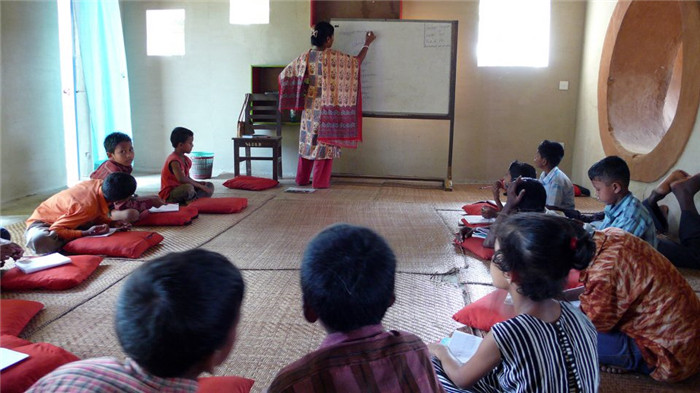 南亞傳統(tǒng)居民土著特色學(xué)校教室裝修設(shè)計(jì)效果圖 南亞傳統(tǒng)居民土著特色學(xué)校教室裝修設(shè)計(jì)效果圖