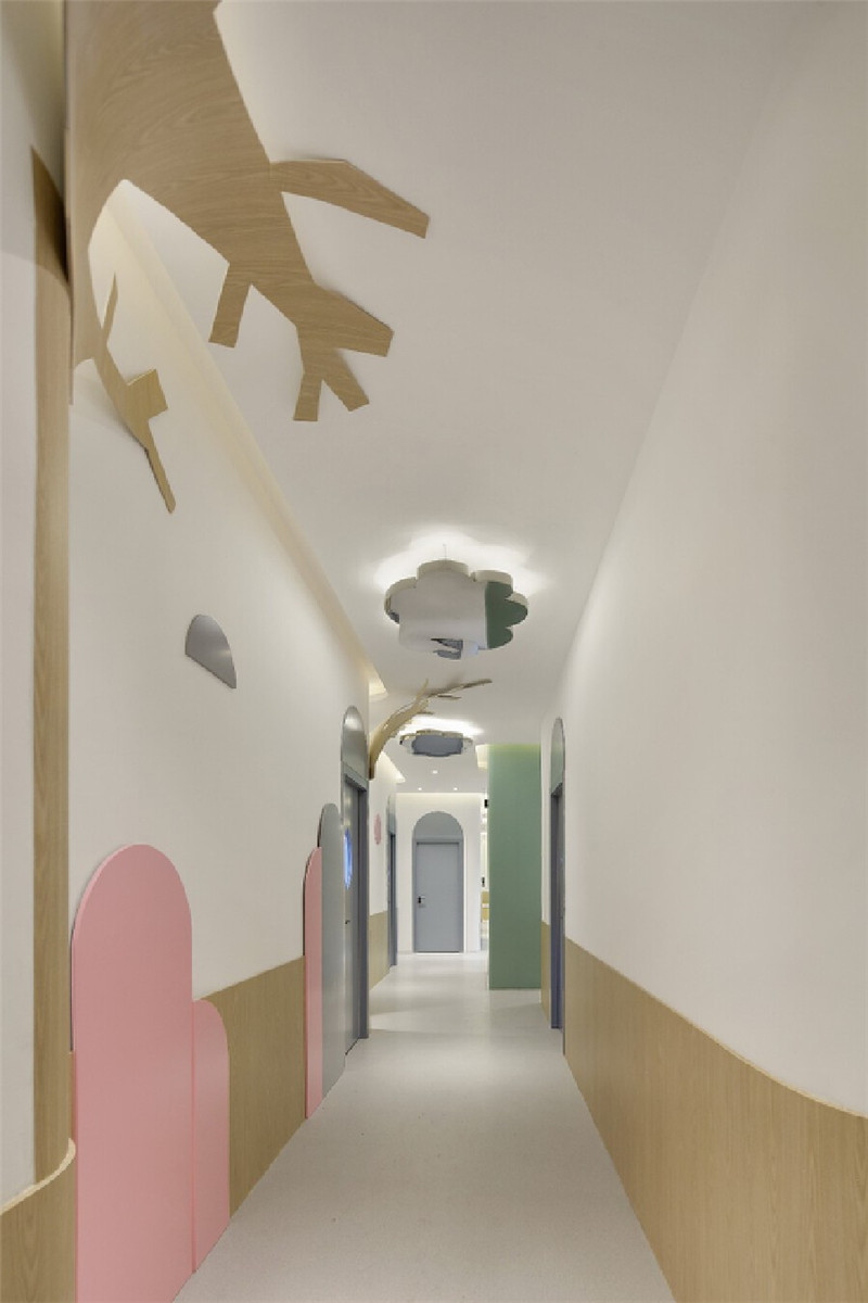 布丁兒童情商早教機構走廊裝修設計實景圖