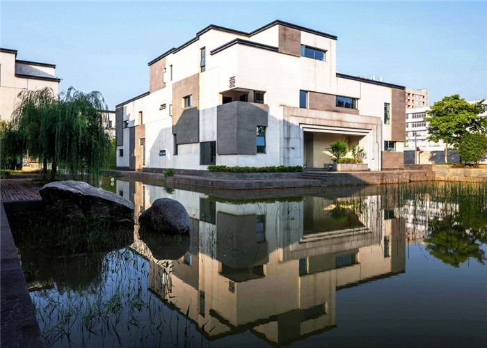 純粹簡(jiǎn)約風(fēng)的心流幼兒園外觀裝修設(shè)計(jì)效果圖 純粹簡(jiǎn)約風(fēng)的心流幼兒園外觀裝修設(shè)計(jì)效果圖