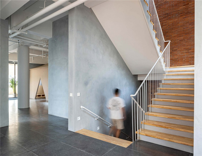 純粹簡(jiǎn)約風(fēng)的心流幼兒園樓梯裝修設(shè)計(jì)效果圖 純粹簡(jiǎn)約風(fēng)的心流幼兒園樓梯裝修設(shè)計(jì)效果圖