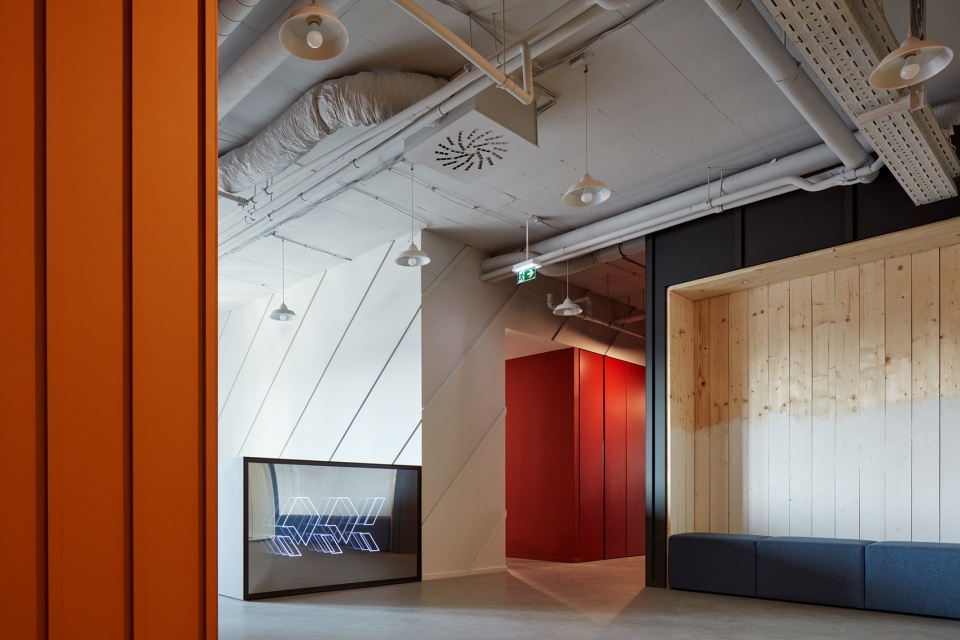 獨特活動空間辦公室外觀門頭設(shè)計裝修案例 獨特活動空間辦公室外觀門頭設(shè)計裝修案例