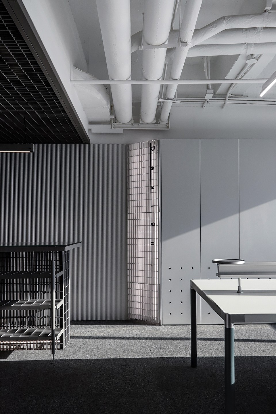 金屬風辦公室裝修設(shè)計