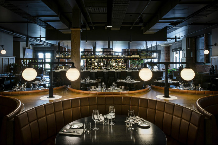 鄭州專(zhuān)業(yè)餐廳裝修公司分享復(fù)古風(fēng)牛排餐廳設(shè)計(jì)案例 鄭州專(zhuān)業(yè)餐廳裝修公司分享復(fù)古風(fēng)牛排餐廳設(shè)計(jì)案例