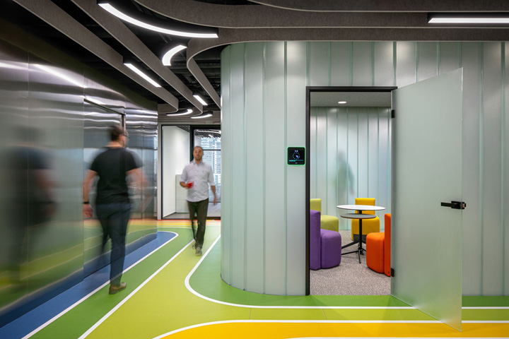 將彩虹搬進辦公室的運動主題總部辦公裝修設計案例 將彩虹搬進辦公室的運動主題總部辦公裝修設計案例