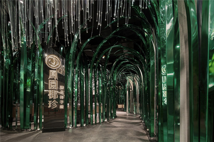 超有創(chuàng)意的奇幻椰林主題椰子雞火鍋店裝修實景圖