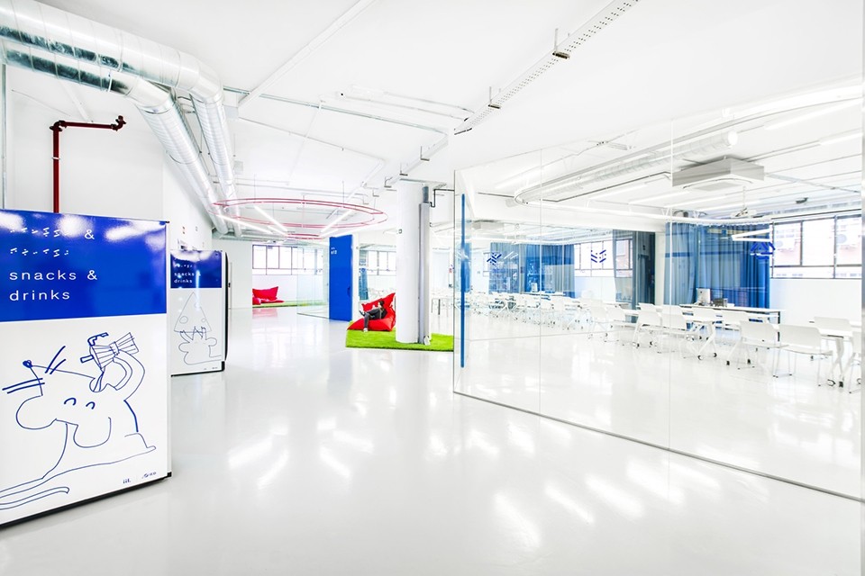 國(guó)外創(chuàng)新實(shí)驗(yàn)室辦公室裝修 國(guó)外創(chuàng)新實(shí)驗(yàn)室辦公室裝修