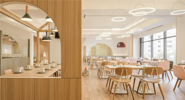 鄭州宏鈺堂分享原木色樹屋主題親子餐廳裝修設(shè)計案例