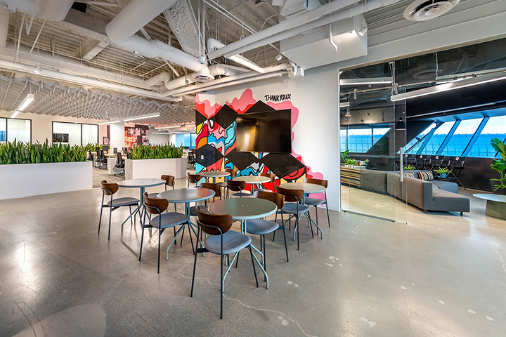 展現(xiàn)多元工作文化的國(guó)外廣告策劃公司辦公室裝修設(shè)計(jì) 展現(xiàn)多元工作文化的國(guó)外廣告策劃公司辦公室裝修設(shè)計(jì)