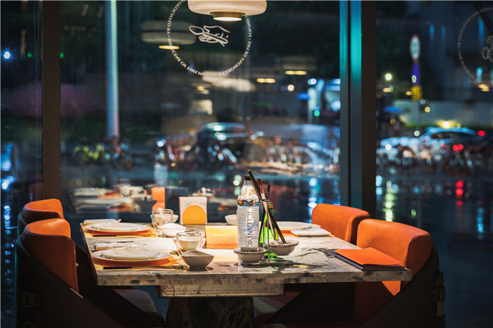 以海為主題的輕奢風(fēng)海鮮火鍋餐廳裝修設(shè)計(jì)案例 以海為主題的輕奢風(fēng)海鮮火鍋餐廳裝修設(shè)計(jì)案例