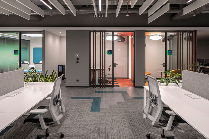 年輕多元的國(guó)外大型軟件科技公司辦公室隔斷裝修設(shè)計(jì)圖 年輕多元的國(guó)外大型軟件科技公司辦公室隔斷裝修設(shè)計(jì)圖