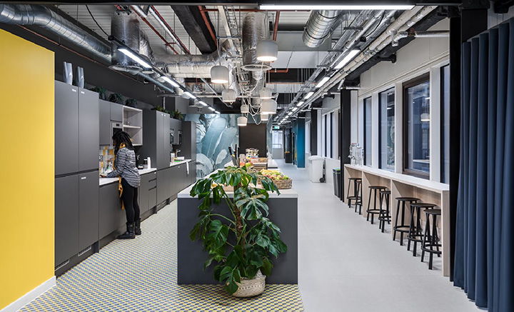 多彩時(shí)尚 知名游戲開發(fā)公司辦公室裝修設(shè)計(jì)方案 多彩時(shí)尚 知名游戲開發(fā)公司辦公室裝修設(shè)計(jì)方案