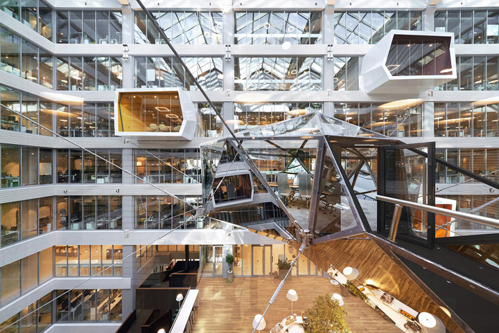 活力動(dòng)感又霸氣的國(guó)外銀行總部辦公樓裝修設(shè)計(jì)方案