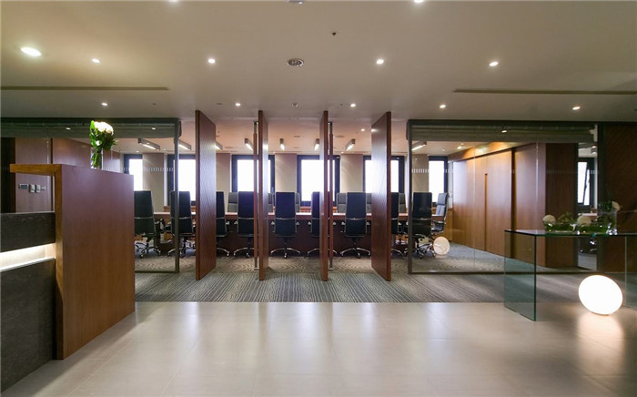 1700平現(xiàn)代簡(jiǎn)約風(fēng)集團(tuán)總部辦公室接待前廳改造裝修設(shè)計(jì)實(shí)景圖 1700平現(xiàn)代簡(jiǎn)約風(fēng)集團(tuán)總部辦公室接待前廳改造裝修設(shè)計(jì)實(shí)景圖