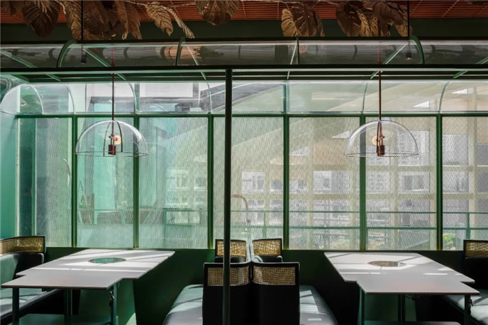 薄荷綠色系清新自然的特色火鍋店裝修設(shè)計實景圖 薄荷綠色系清新自然的特色火鍋店裝修設(shè)計實景圖