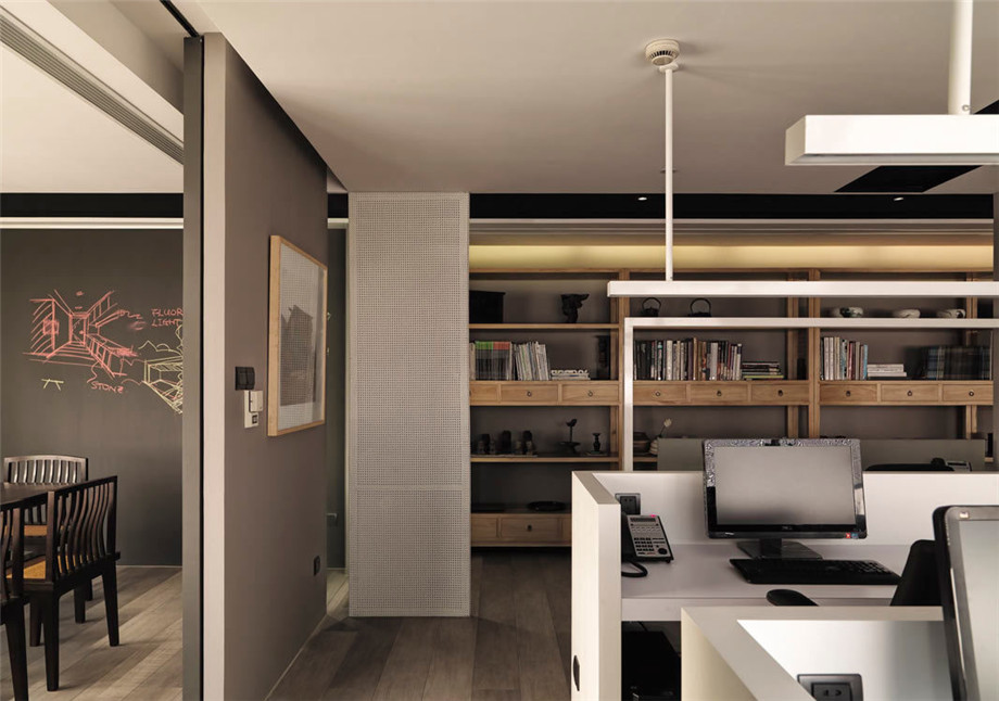 鄭州小型禪意新中式辦公室辦公區(qū)裝修實(shí)景圖 鄭州小型禪意新中式辦公室辦公區(qū)裝修實(shí)景圖