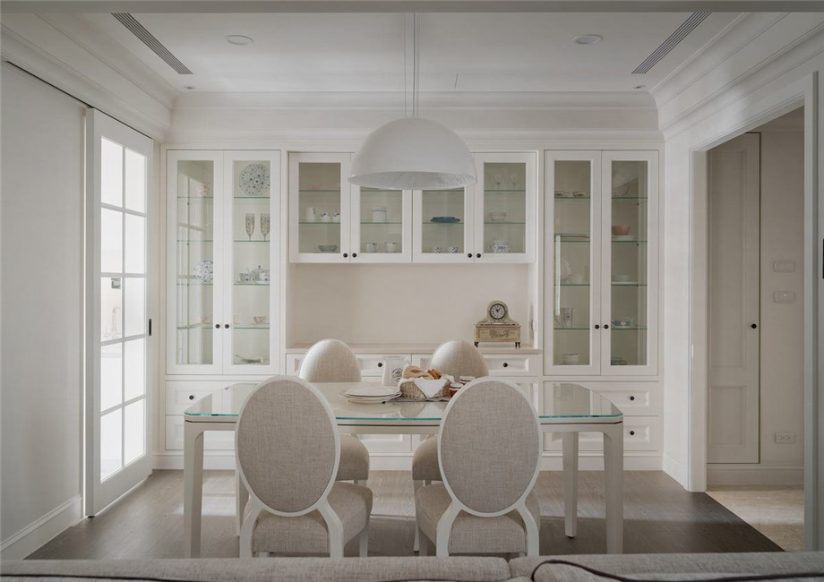 鄭州美式優(yōu)雅大平層餐廳裝修設(shè)計(jì)實(shí)景圖