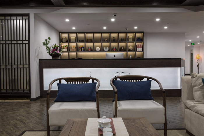 擇守書院新中式國學教育培訓機構接待臺裝修設計實景圖 擇守書院新中式國學教育培訓機構接待臺裝修設計實景圖