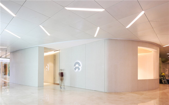 鄭州展廳裝修公司分享蔚來(lái)汽車(chē)用戶體驗(yàn)中心裝修設(shè)計(jì)方案