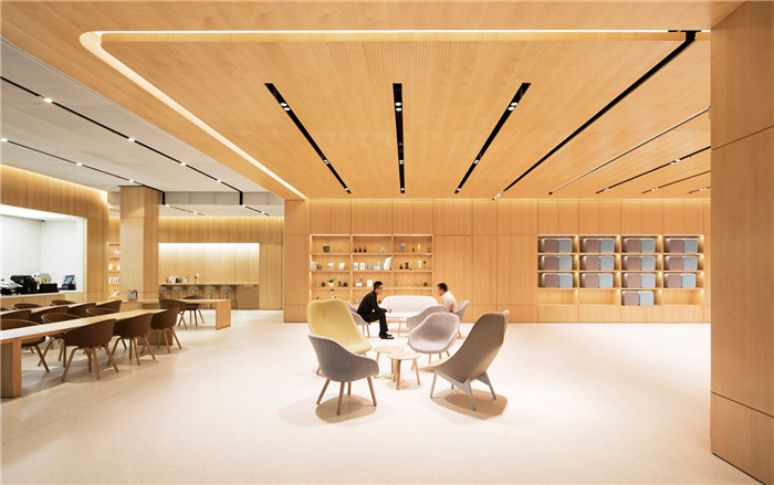 鄭州展廳裝修公司分享蔚來(lái)汽車(chē)用戶體驗(yàn)中心裝修設(shè)計(jì)實(shí)景圖