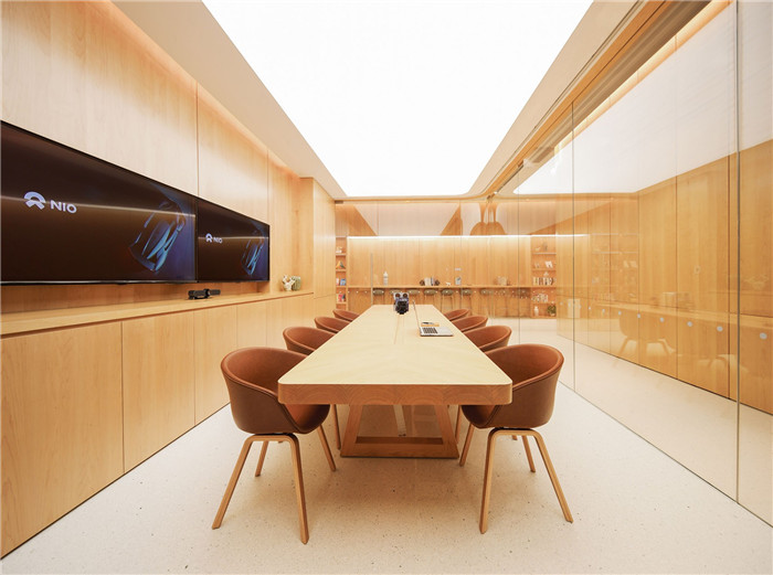 鄭州展廳裝修公司分享蔚來(lái)汽車(chē)用戶體驗(yàn)中心裝修設(shè)計(jì)案例