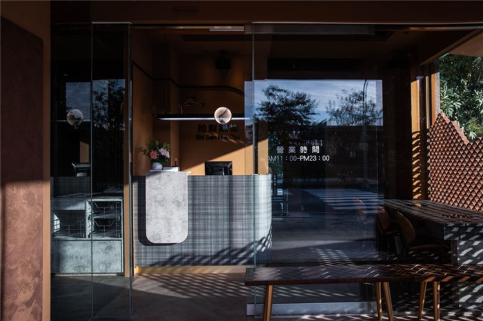 鄭州專業(yè)餐飲裝修設(shè)計公司推薦拾鮮鍋物餐飲設(shè)計方案