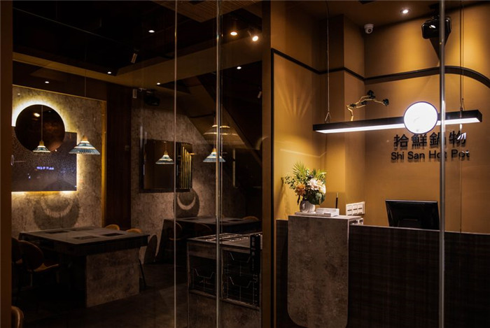 鄭州專業(yè)餐飲裝修設(shè)計公司推薦拾鮮鍋物餐飲設(shè)計案例