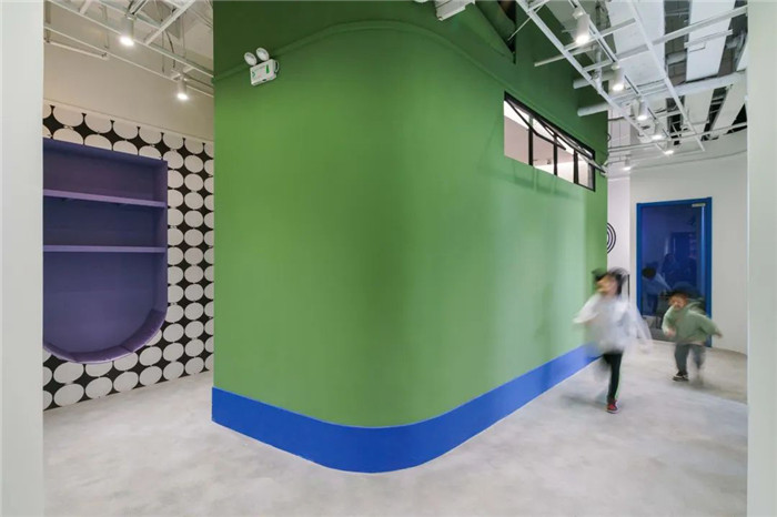 十分藝術(shù)的幼兒美術(shù)教育培訓(xùn)機(jī)構(gòu)走廊裝修設(shè)計(jì)案例 十分藝術(shù)的幼兒美術(shù)教育培訓(xùn)機(jī)構(gòu)走廊裝修設(shè)計(jì)案例